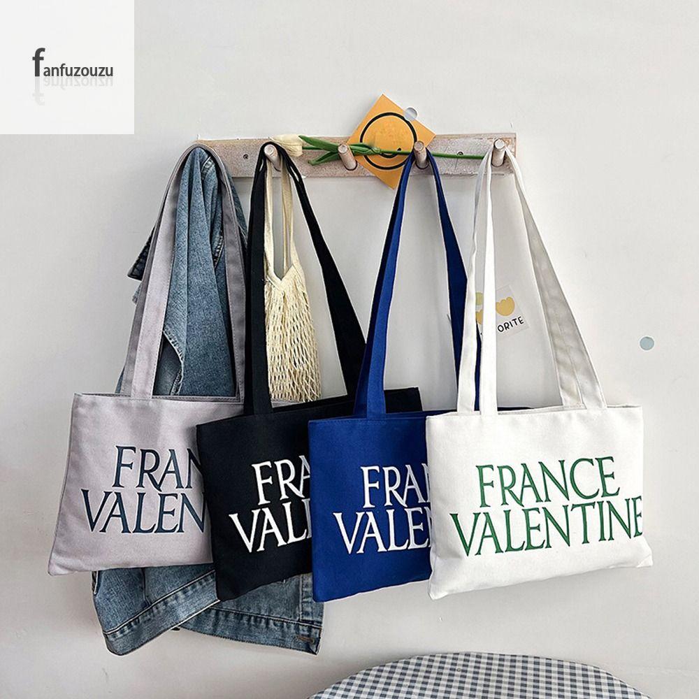 สง่างามเรียบหรู อินส์ เสื้อผ้าแนวสตรีท กระเป๋าเงินกระเป๋าสตางค์ ผ้าใบแคนวาส กระเป๋าเก็บของเด็กผู้หญิง วาเลนไทน์ฝรั่งเศส กระเป๋าใส่อุปกรณ์อาบน้ำสำหรับเดินทาง จุได้มาก กระเป๋าสะพายไหล่สำหรับผู้หญิง กระเป๋าถือใบใหญ่ ตัวอักษรสำหรับเด็ก กระเป๋าโท้ทเกาหลี - ยี่ห้อ fanfuzouzu ราคา 100 บาท*ส่งฟรี