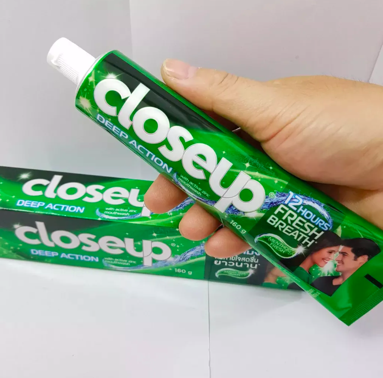 1 tuýp Kem đánh răng Closeup Thái Lan 160g