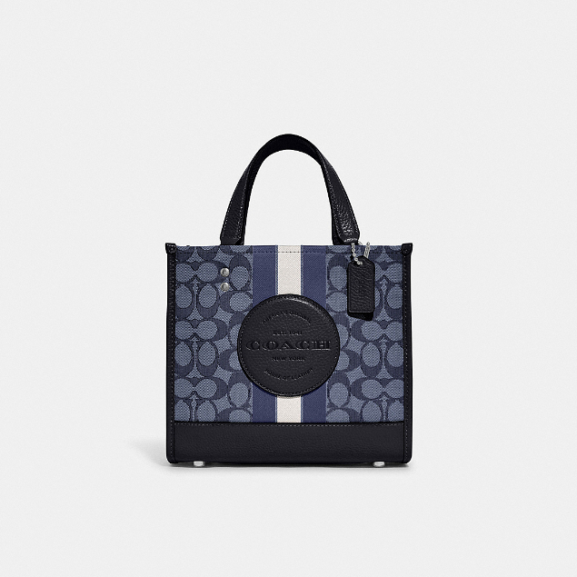 กระเป๋าและอุปกรณ์เสริมการเดินทาง C8417 Dempsey Tote 22 In Signature Jacquard With Stripe And Coach Patch (SVVGD) กระเป๋าถือผู้หญิง สี Navy Multi