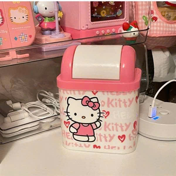 THÙNG RÁC MINI HELLO KITTY DỄ THƯƠNG – NHỎ GỌN, TIỆN DỤNG, GIỮ GÓC HỌC VÀ BÀN LÀM VIỆC LUÔN SẠCH SẼ