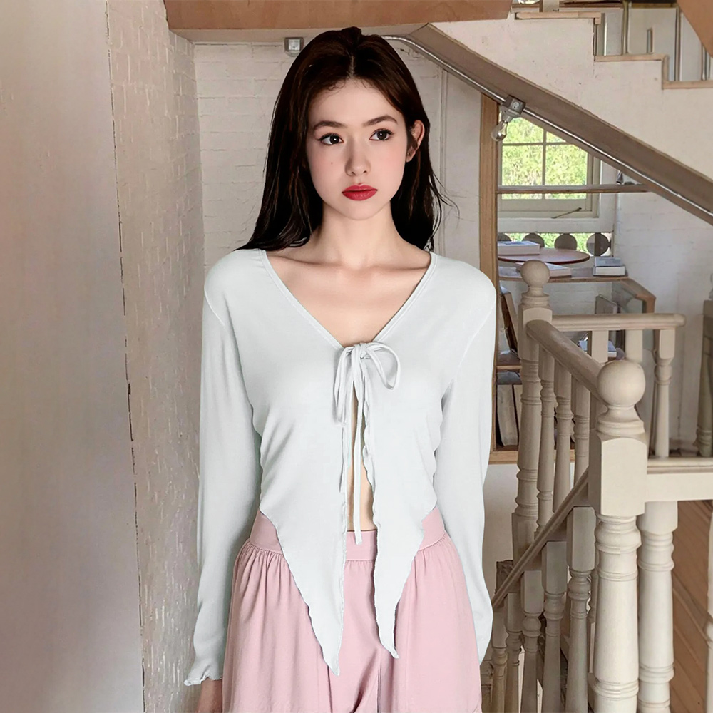 BRANCHÉ เสื้อสำหรับผู้หญิงแฟชั่นฤดูใบไม้ผลิเกาหลีธรรมดาตัดเซ็กซี่แขนยาวคอวีวันหยุดเสื้อ B250311 ราคา 110 บาท*ส่งฟรี