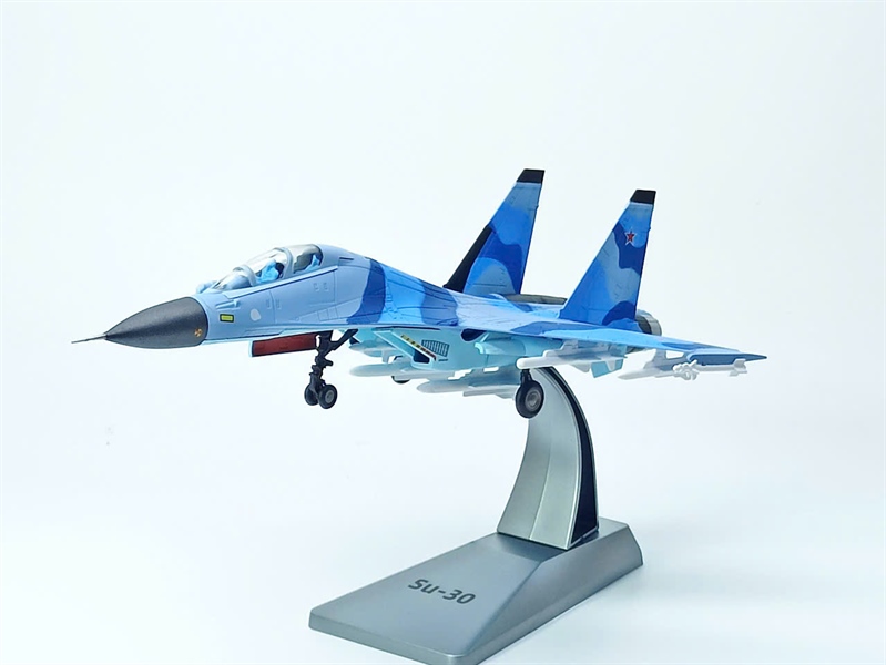 Mô hình máy bay Su30 tỷ lệ 1/100