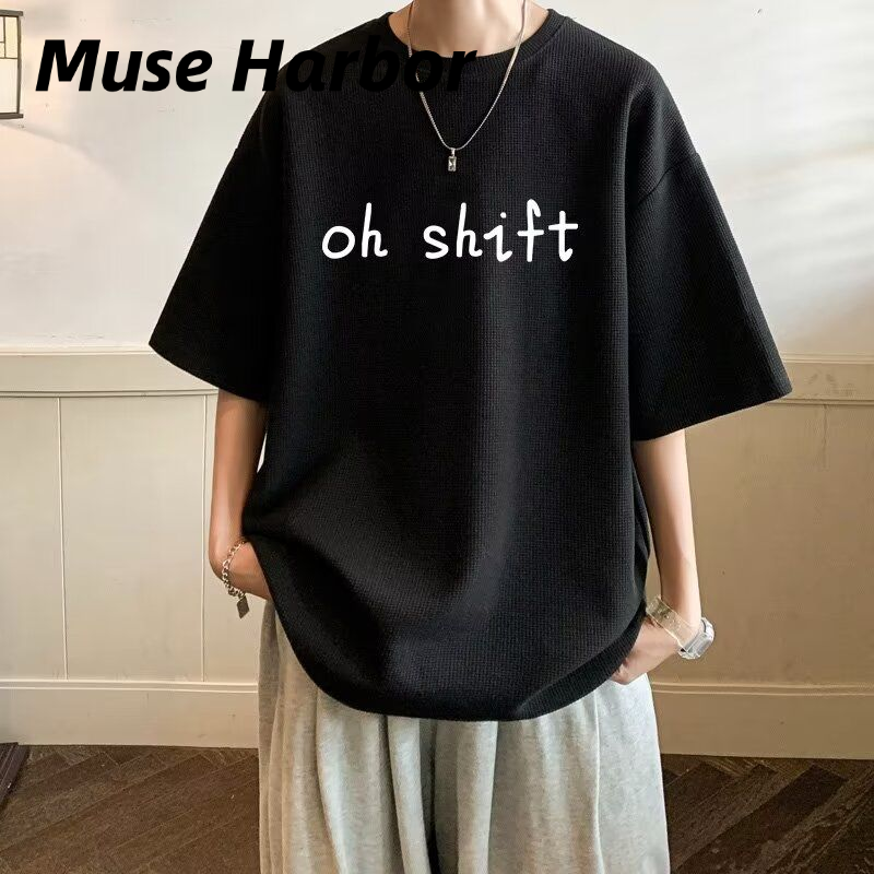 Muse Harbor  เสื้อยืดผู้ชายแฟชั่นเรียบง่ายแมทช์ง่ายคอกลมแขนสั้นลำลองหลวมสบายสบายๆสบายๆสบายๆระบายอากาศพิมพ์ลายแขนสั้นด้านบน - ยี่ห้อ Muse Harbor ราคา 69 บาท*ส่งฟรี