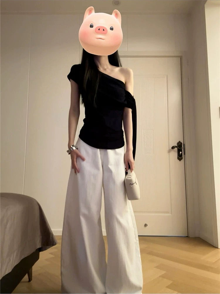 เสื้อยืดแขนสั้นสีดำผู้หญิง 2025 ใหม่ ทรงเข้ารูป ดีไซน์ไหล่เดียว ราคา 149 บาท*ส่งฟรี