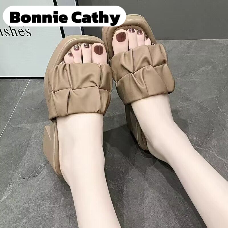 Bonnie CathyBonnie Cathy丨 Women's Slippers New High Heel Height Increasing Slippers Non-Slip Deodorant Thick Bottom Wear-Resistant Women's Slippers ราคา 126 บาท*ส่งฟรี