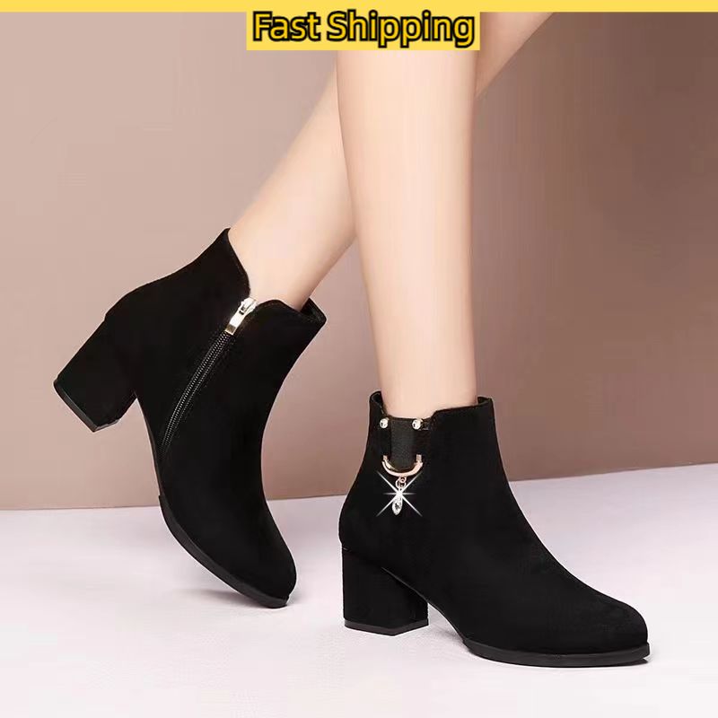 Tofashions Giày bốt thời trang cho phụ nữ bốt Martin Đen phụ nữ Giày phong cách Hàn Quốc bốt cổ thấp mới nữ đẹp trai Kasut perempuan 231009001