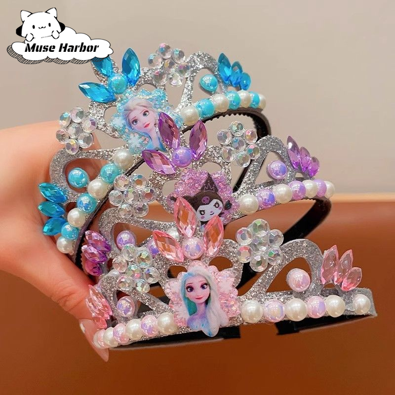 Muse Harbor มงกุฎหัวเด็กประดับคริสตัลและไข่มุกสำหรับการแสดงและถ่ายภาพ ราคา 30 บาท*ส่งฟรี
