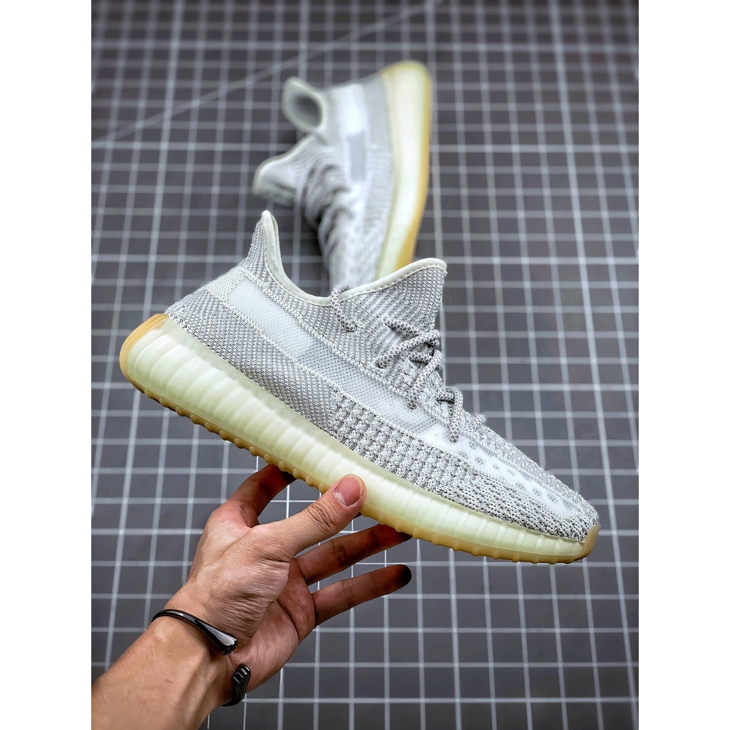 yeshaya non reflective on feet