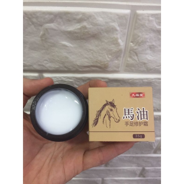 Kem dầu ngựa bôi nứt gót chân