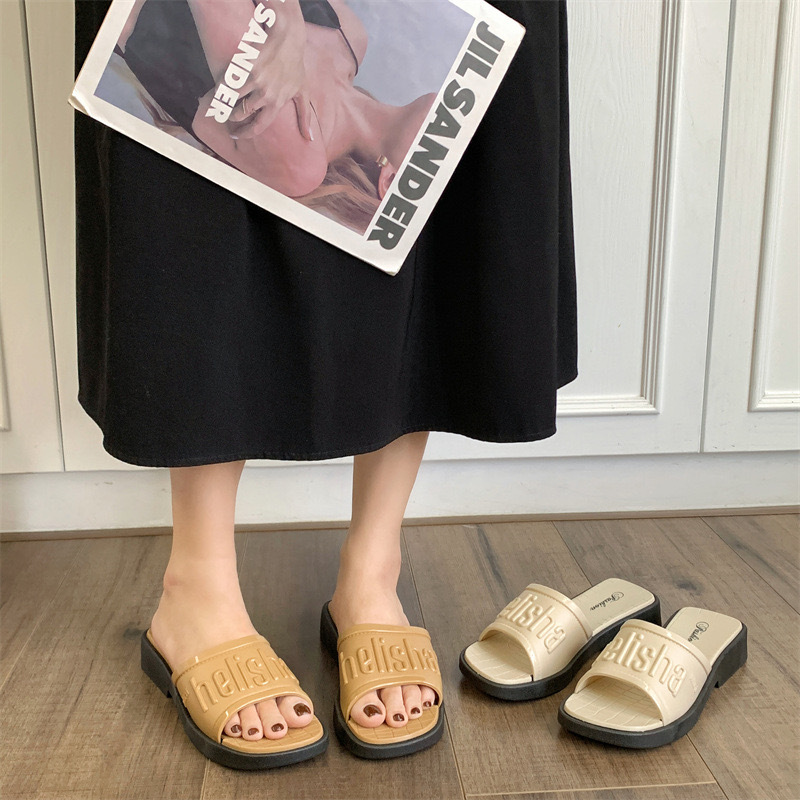 รองเท้าแตะผู้หญิงฤดูร้อนกลางแจ้ง รองเท้าแตะลำลอง รองเท้าแตะแฟชั่นสีบล็อก รองเท้าชายหาด รองเท้าแตะแบบสายเดียว ราคา 97 บาท*ส่งฟรี