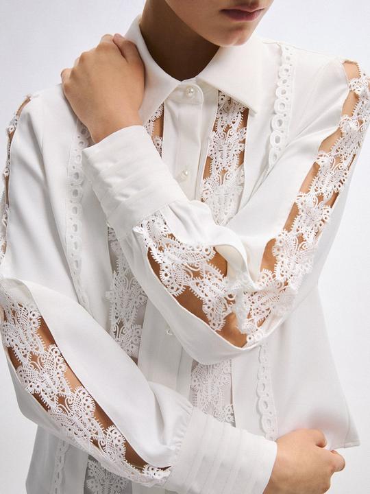 [Pomelo] Butterfly Lace Blouse - Off ราคา 2,099 บาท*ส่งฟรี