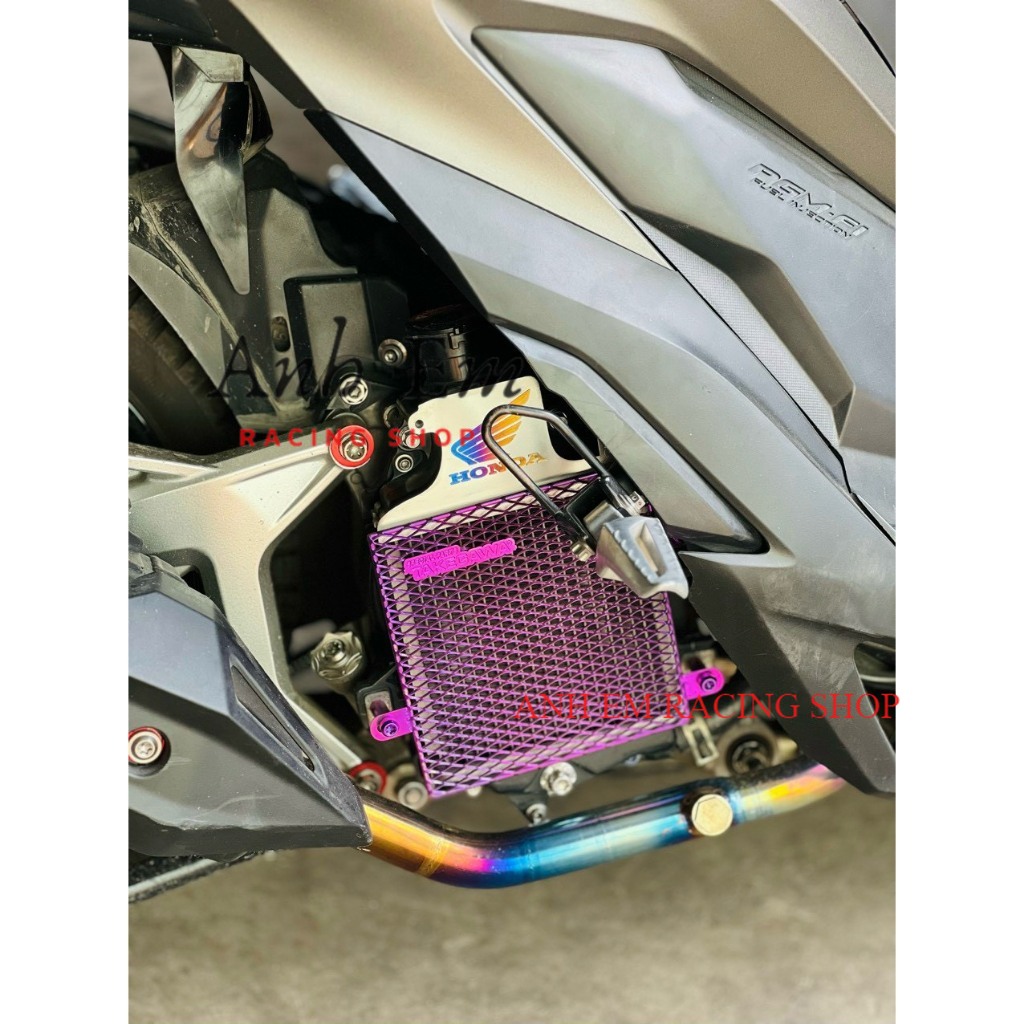 CHE NẮP KÉT NƯỚC TITAN MẪU CÁNH CHIM GẮN VARIO 125 150 AB 2016-2020