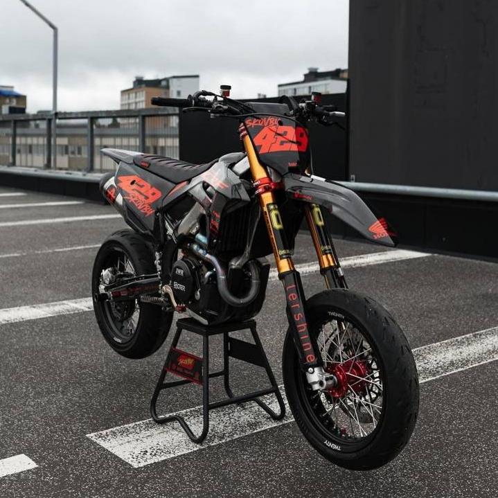 BINU GRAPHIC DECAL BODY CRF 450 CUSTOM NAMA NOMOR DAN DESAIN super keren Harga 200,000 rupiah*Gratis Ongkir