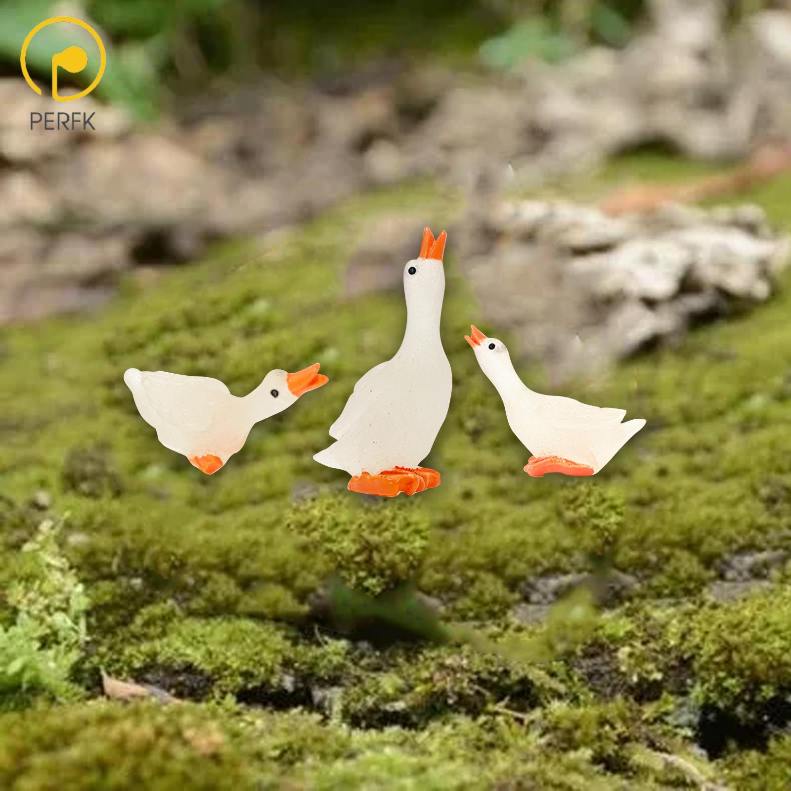 Perfk 3 Pieces Duck Statues Backyard Pond Ducks Decoration Animal Figurines Duck Sculptures for Patio ราคา 65 บาท*ส่งฟรี