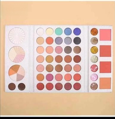 Eyeshadow Palette Nude Eyeshades Matte and Shimmery eye palette High pigmented eyeshadow palette eye makeup