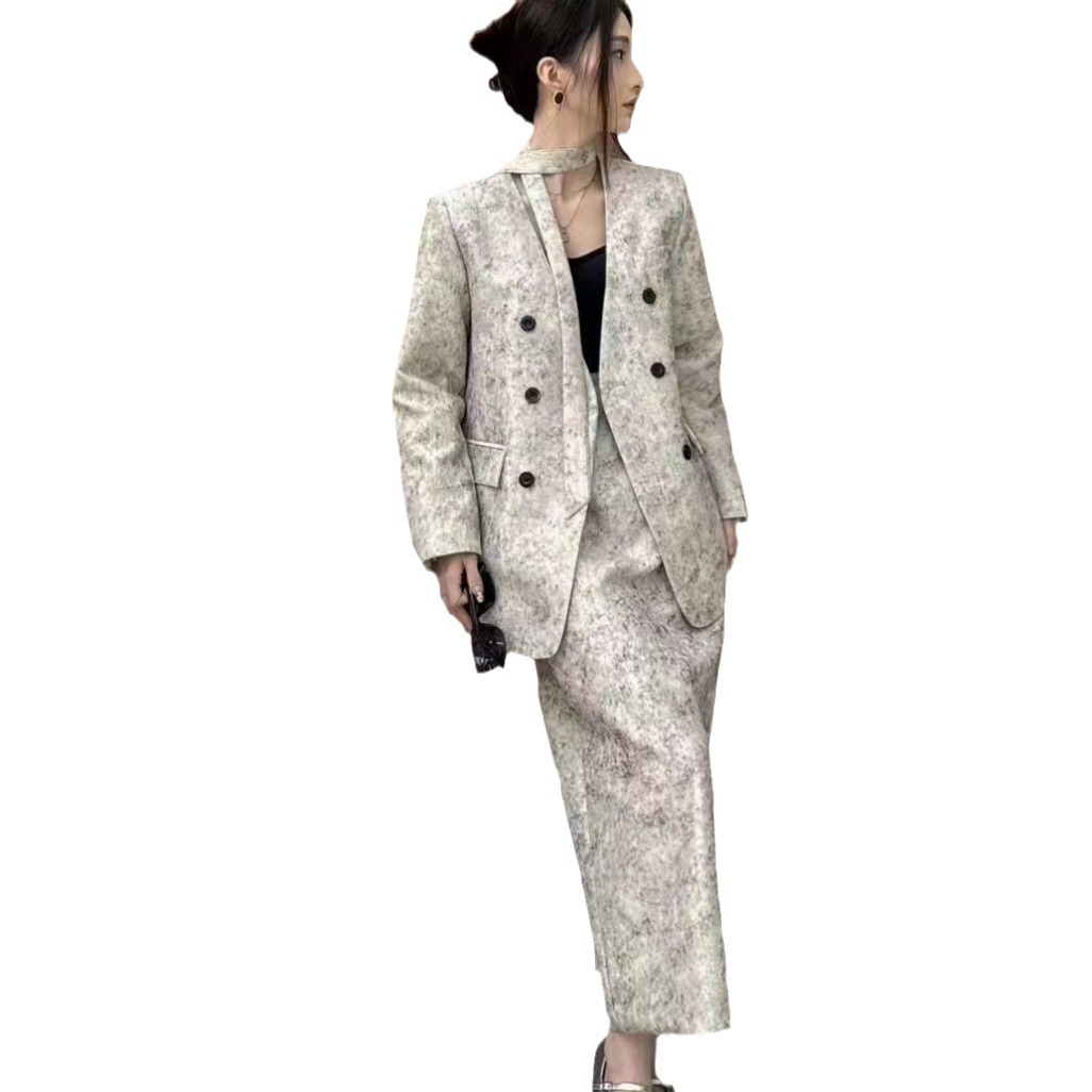 Autumn New Casual Suit Women's Suit 2024 Print Retro High Waist Slimming Socialite Light Luxury Suit Two-Piece Set ราคา 3,264 บาท*ส่งฟรี