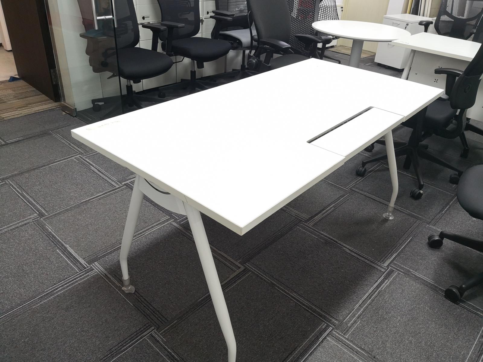 High Quality Office Table Desk White Corporate High Quality Office Table Desk